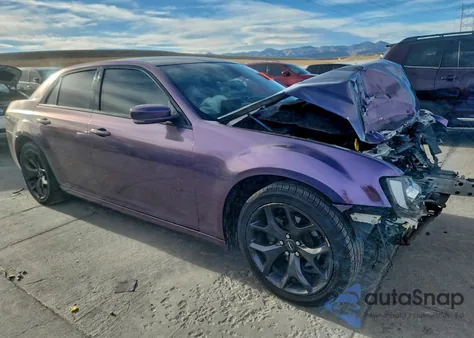 2021 Chrysler 300 S z USA, uszkodzony, nr VIN 2C3CCABG4MH545841